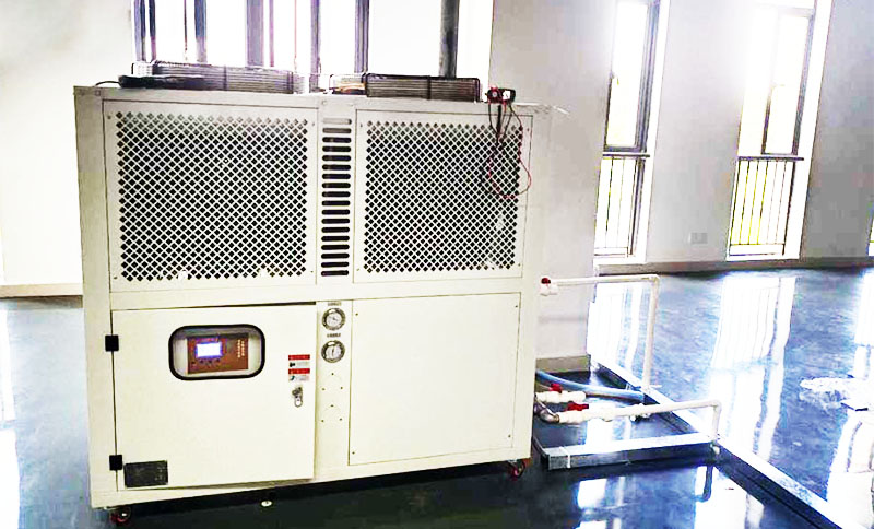 模具、吹塑、行業(yè)冷卻用箱體式冷水機(jī)